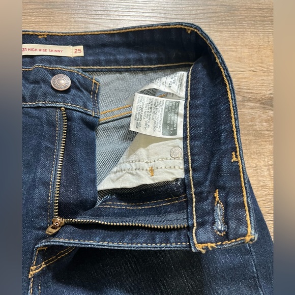 Levi’s Strauss 721 dark wash high rise skinny busted knee jeans - Picture 5 of 15